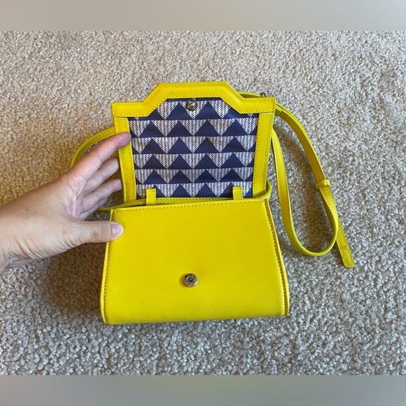 Stella & Dot Bright Yellow Funky Crossbody Purse - Picture 3 of 6
